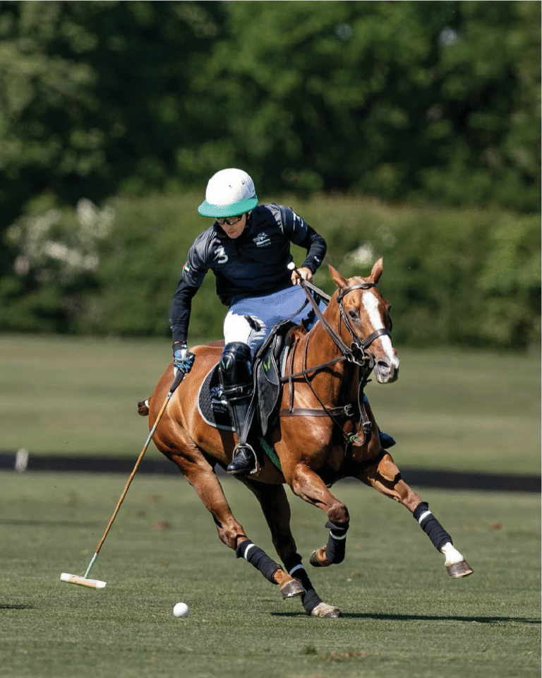 Lee más sobre el artículo Bartolomé Castagnola Jr. Brilla en la Queen’s Cup con Desert Palm Polo Club